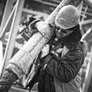 Travailleur sur un chantier de construction